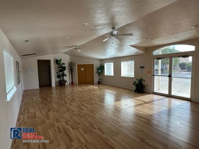 Building Photo - Great Fox Cove home