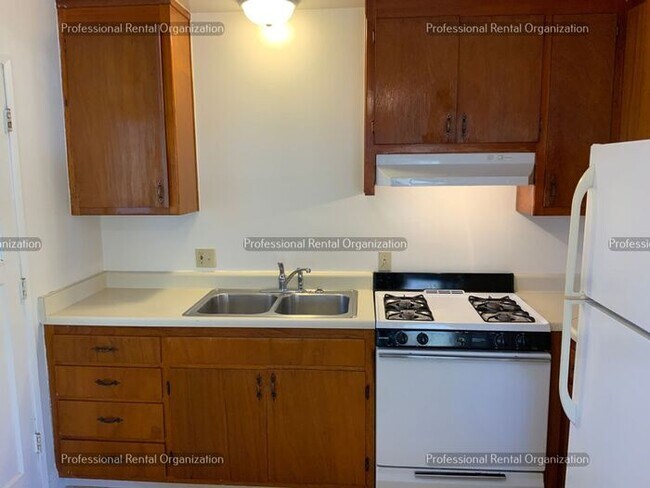 Building Photo - Coming Soon: Charming 2-Bed Duplex with Pa...