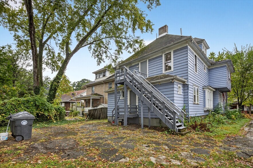 Building Photo - 93 Oakdale Ave