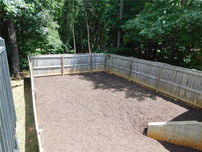 Building Photo - 576 Greenwood Park Way