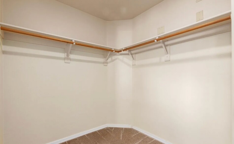 Building Photo - 630 E Harvill Dr