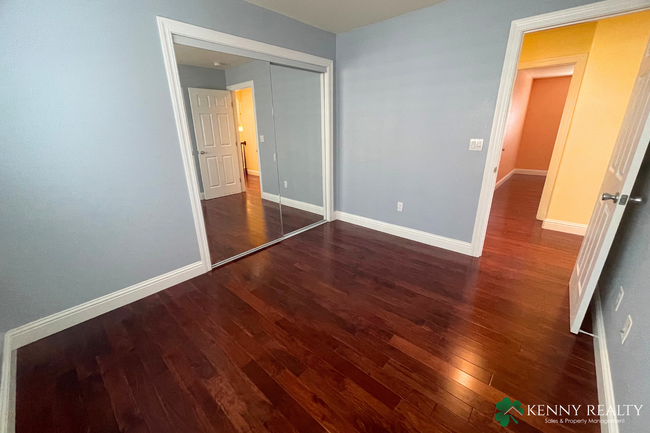 Building Photo - Large 4 Bedroom, 3 Bathroom Home in San Bruno