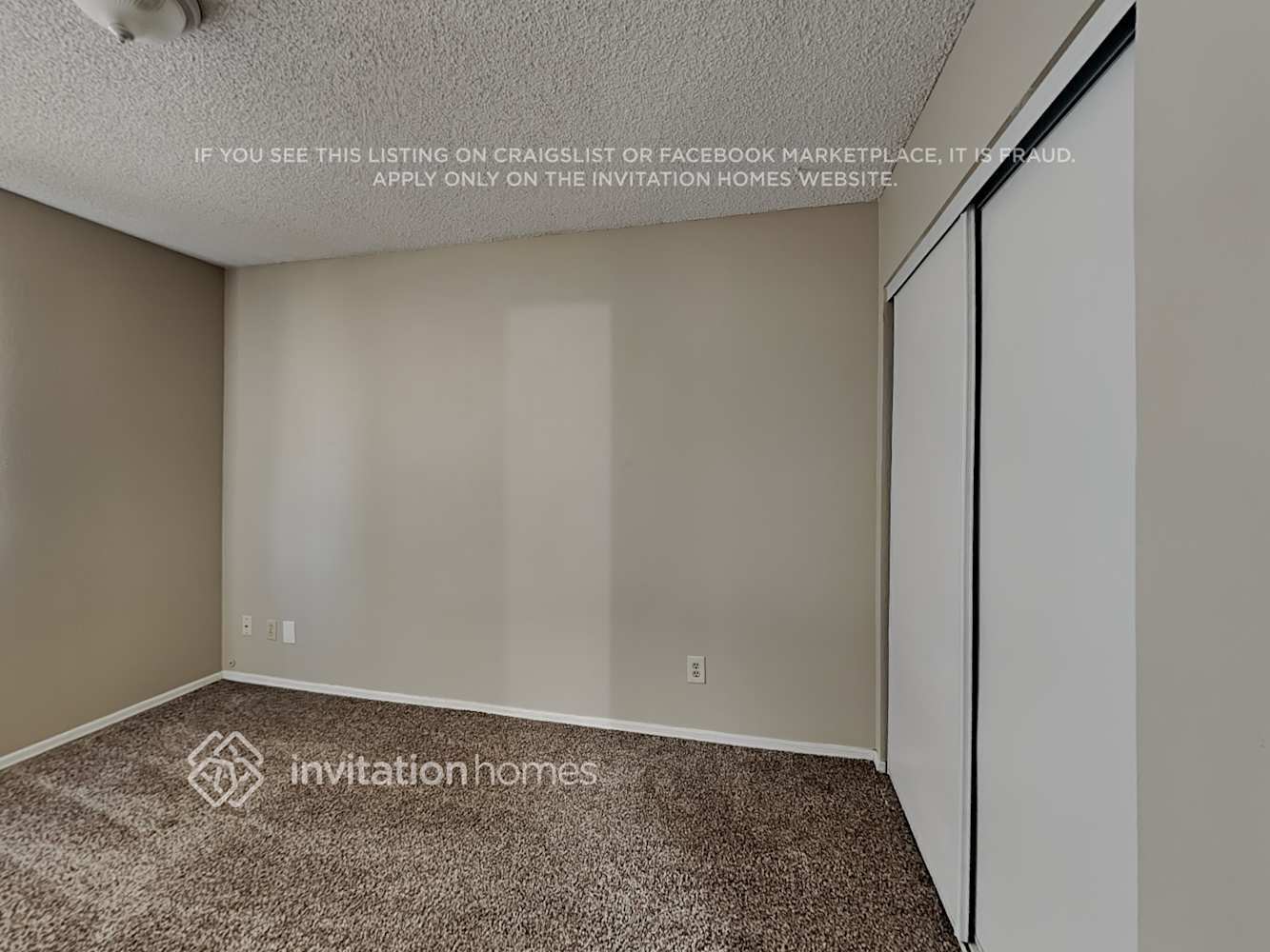 Building Photo - 8943 W Cinnabar Ave