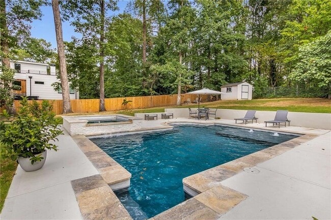 Building Photo - 2522 Wawona Dr NE