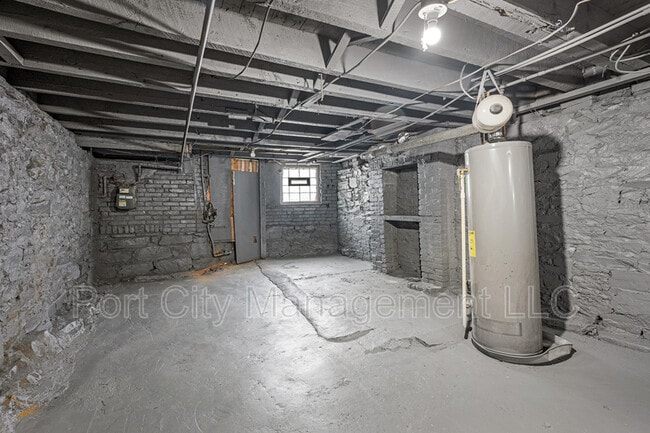 Building Photo - 1806 Aiken St