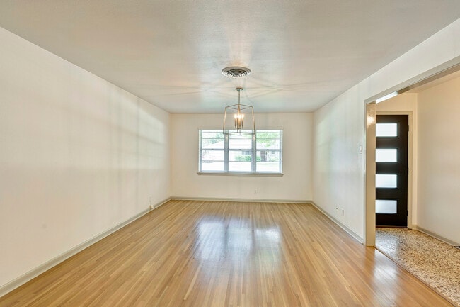 Building Photo - 8919 Railton St