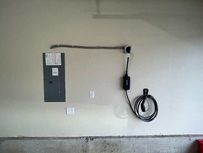 Building Photo - Beautiful Beaverton 3 Bedroom 2.5 Bathroom ~ Home In River Terrace w/ Level 2 EV Charger in Garage!