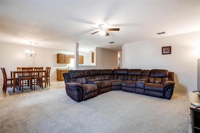 Building Photo - 1006 Hollow Oak Rd