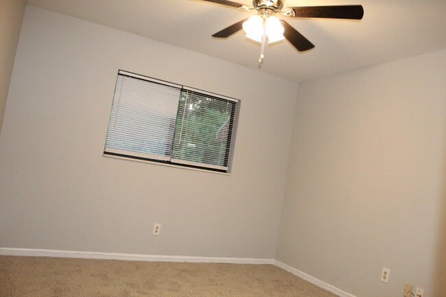 Building Photo - 1007 Windsong Cir