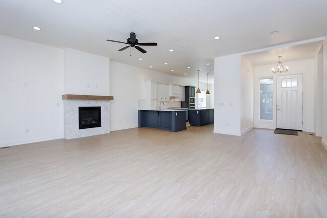 Building Photo - 12090 W Endsley St