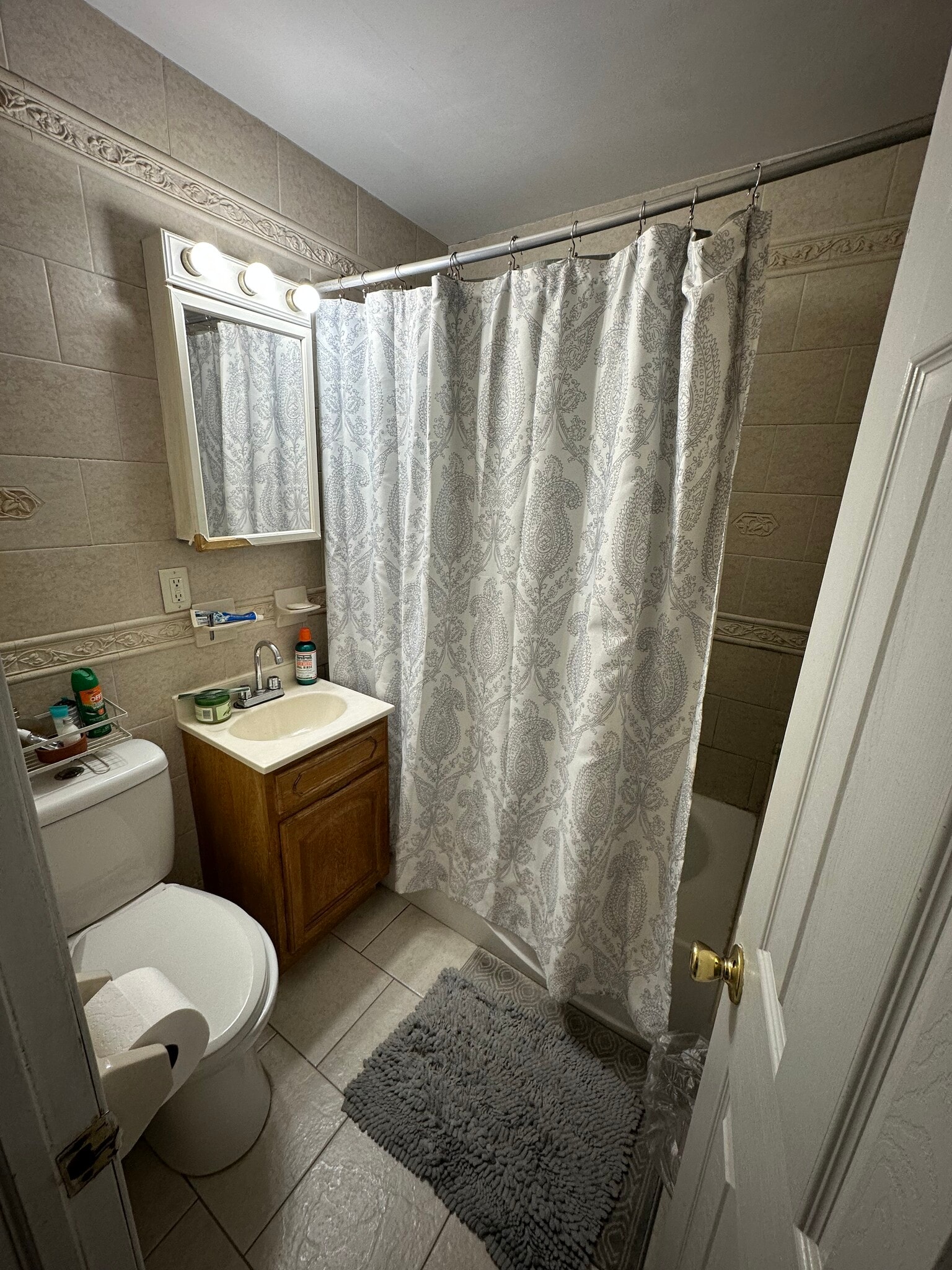 Building Photo - 63 Elm St