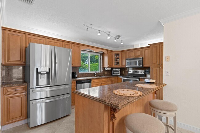 Building Photo - 1366 SW 9th Ave