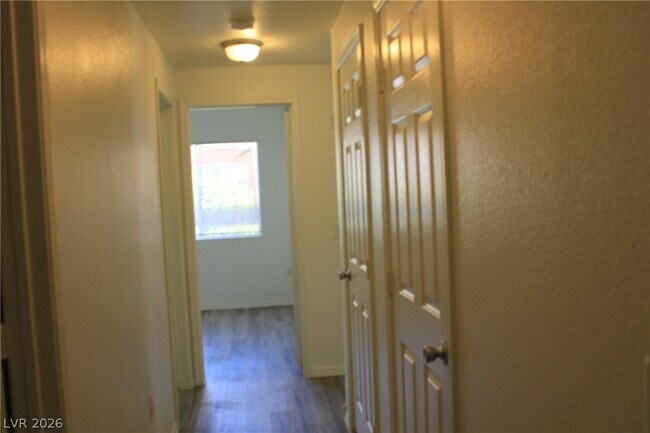 Building Photo - 1050 E Cactus Ave