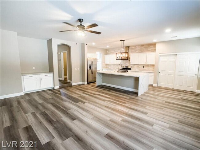 Building Photo - Coming Soon 8/1/25 - Beautiful Summerlin P...