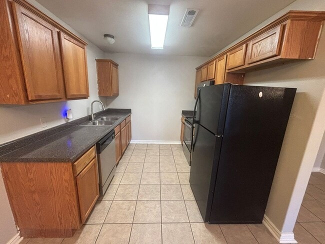 Building Photo - AVAILABLE NOW!! Valley View Estates Farmin...