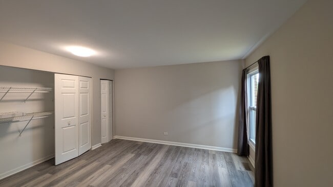 Building Photo - 5534 E Lake Dr