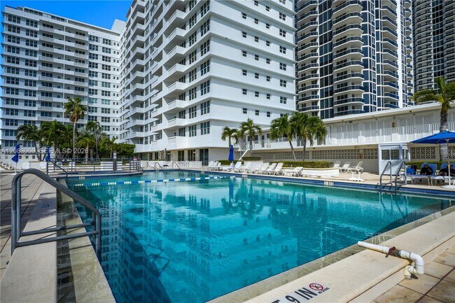 Building Photo - 4747 Collins Ave