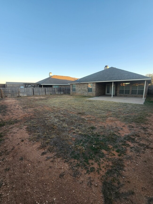 Building Photo - In Legends Park neighborhood! 3 bed 2 bath 2 car garage