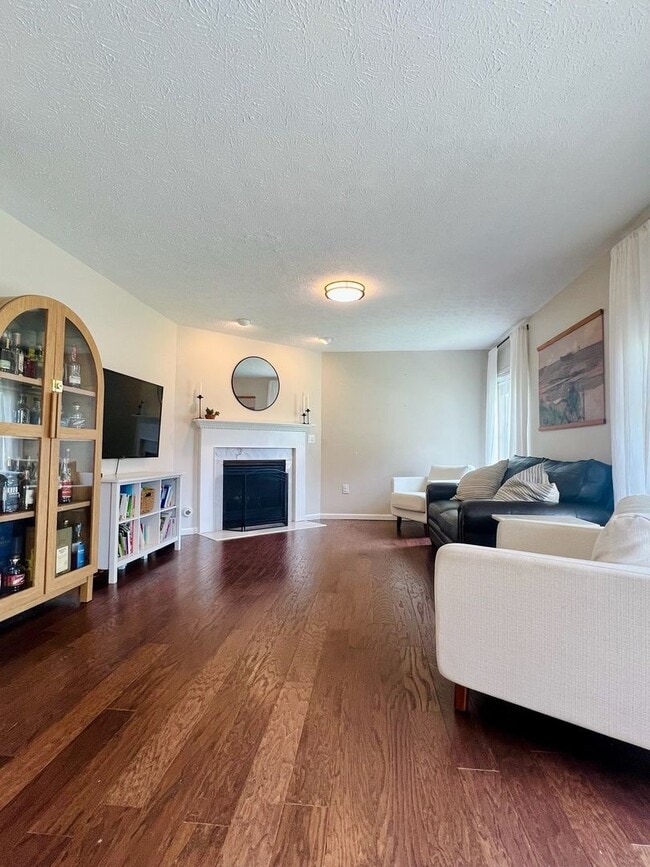 Building Photo - Beautiful 4 Bedroom Home in a Cul-De-Sac