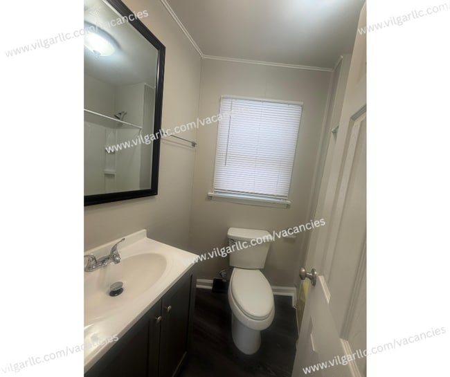 Building Photo - Updated 2-Bedroom • 1-Bathroom Home