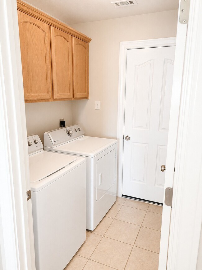 Building Photo - 24914 Rosevale Ct