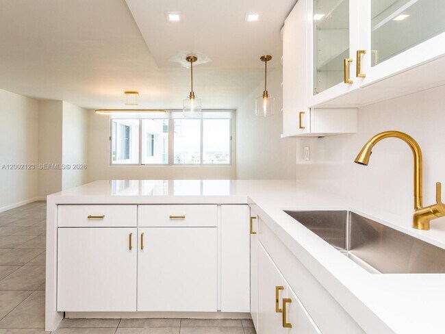 Building Photo - 1000 West Ave