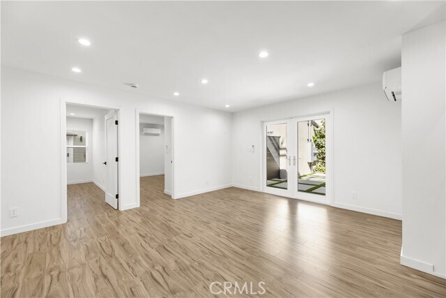 Building Photo - 742 S Stanley Ave