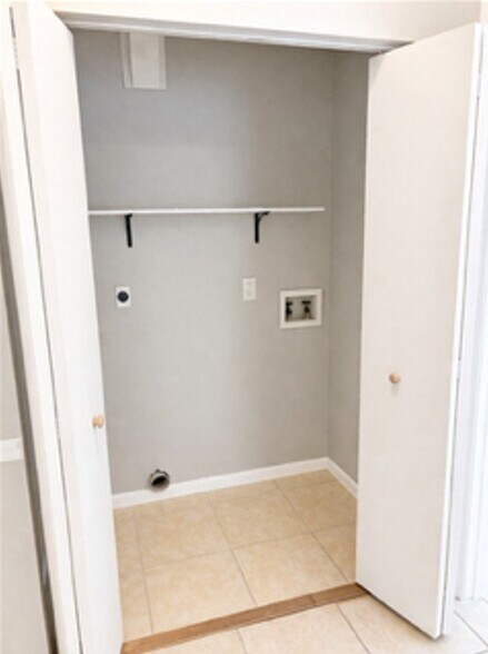 Building Photo - 45192 S Mickler St