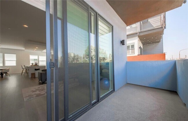 Building Photo - 430 W Central Ave