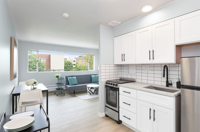 Interior Photo - Bellevue Court in North Capitol Hill