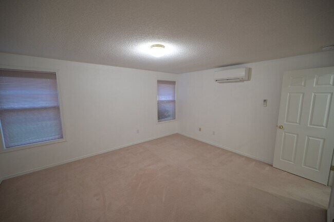 Building Photo - Charming 2 Bed, 2 Bath Condo in Sequim, WA