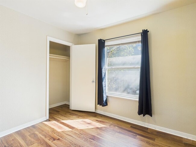 Building Photo - 1411 Kamar Dr