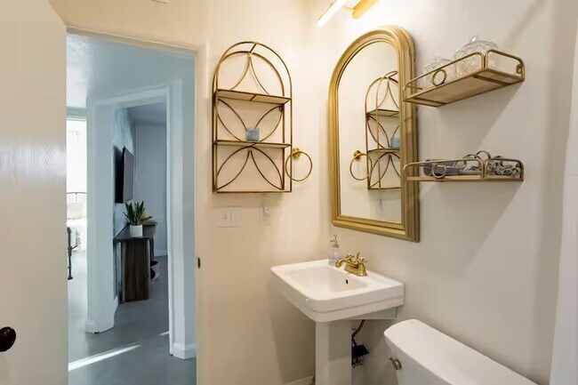 Building Photo - FARM VIEW BUNGALOW across from UofA Campus Farm! Available Today!