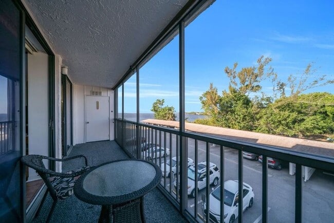 Building Photo - Riverfront Condo Location 1,100+ square fe...