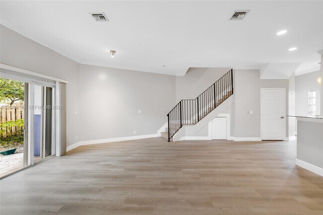 Building Photo - 2929 SW 18th Terrace
