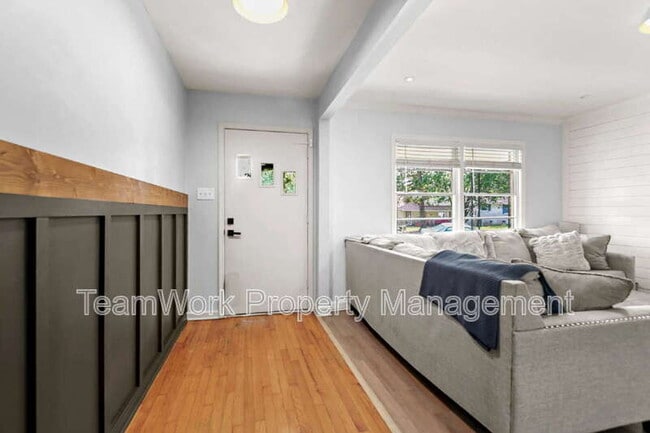 Building Photo - 137 Ravenell St