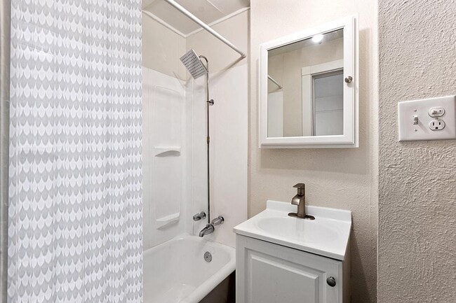 Building Photo - 1651 Washington