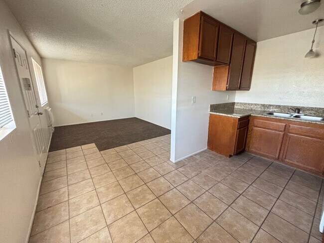 Building Photo - West Lancaster Apartment