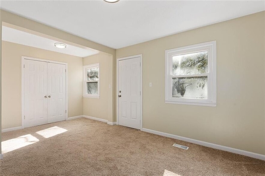 Building Photo - 2619 NE 39th Terrace