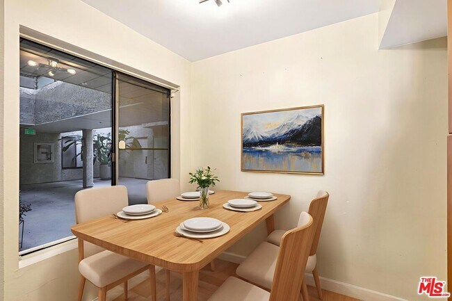 Building Photo - 1900 Vine St