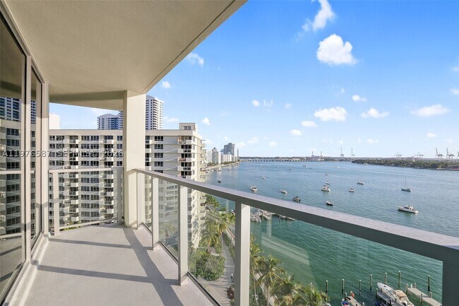 Building Photo - 1500 Bay Dr E