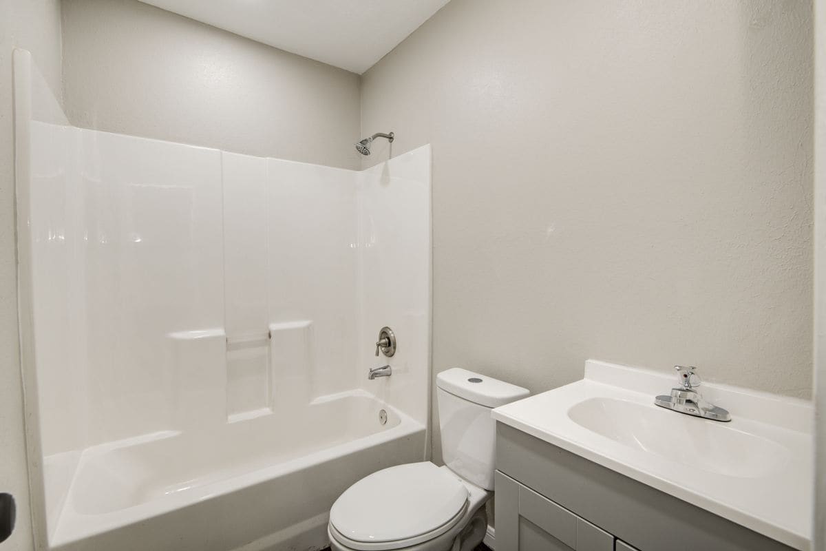 Building Photo - 418 S Kansas St