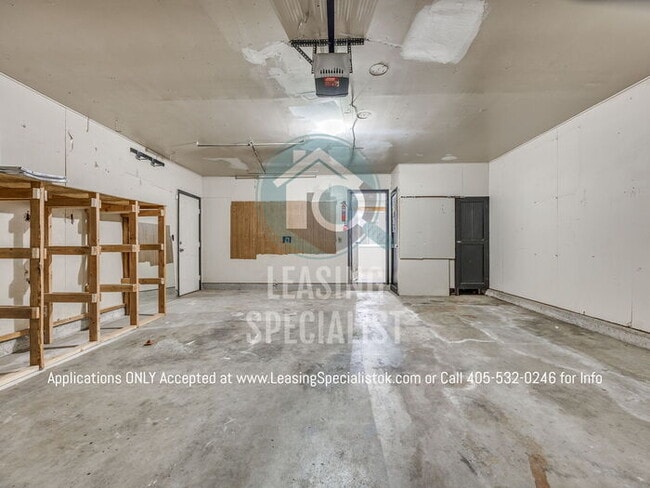 Building Photo - Warr Acres 3 Bed 2 Bath Home with a Pool!!