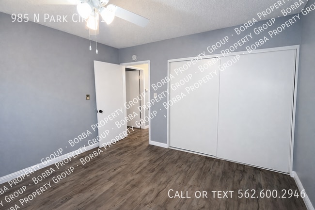 Building Photo - 985 N Pk Cir