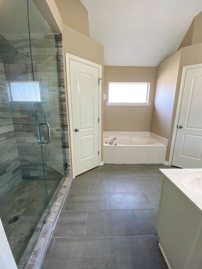 Building Photo - 4 bed, 2.5 bath house in Olive Branch