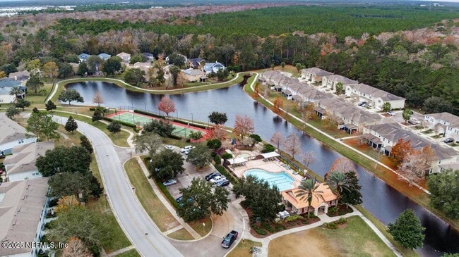 Building Photo - 411 Walnut Dr