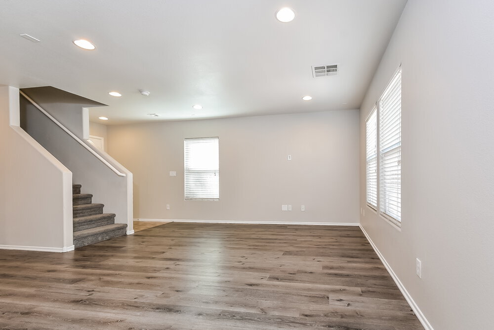 Building Photo - 7921 Point Oaks Ct