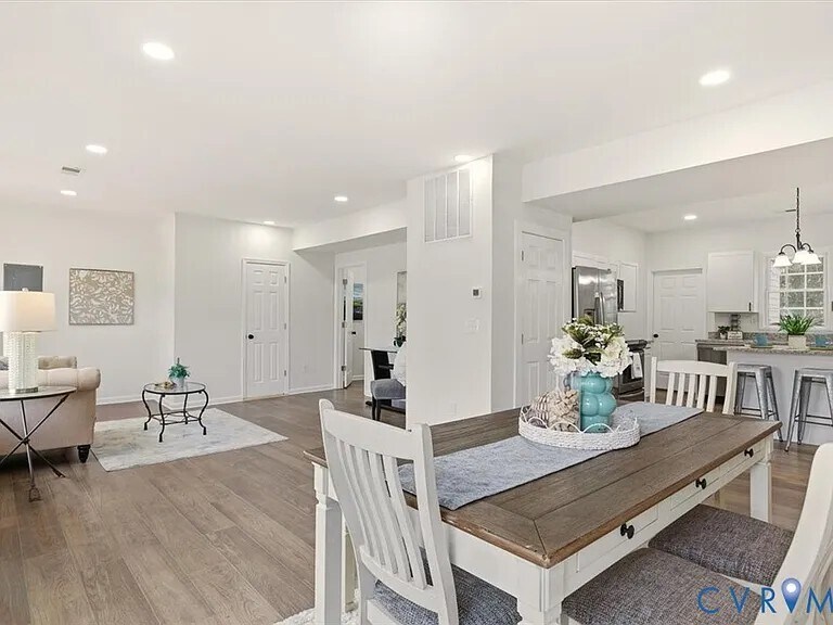 Building Photo - 724 Wilson St