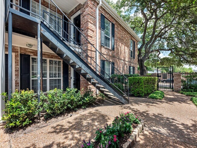 Building Photo - 6402 Del Monte Dr