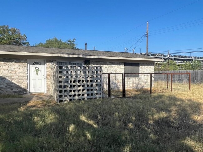 Building Photo - 8005 Pinedale Cove